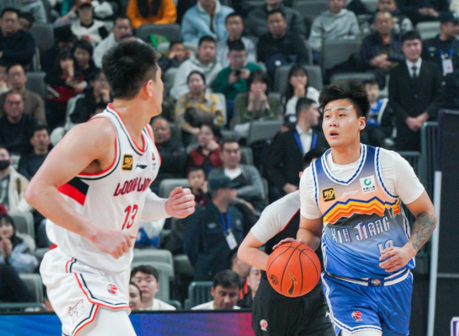 江苏大胜四川，锁定季后赛席位，雄心壮志向前迈进(广东大胜江苏)