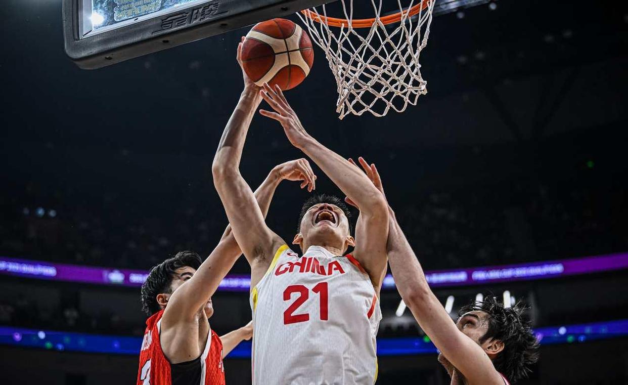 杏彩体育官网入口-重庆男篮以微弱优势取胜，终结连败