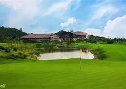 杏彩体育链接-美度白衣战袍，球场之巅神勇夺胜