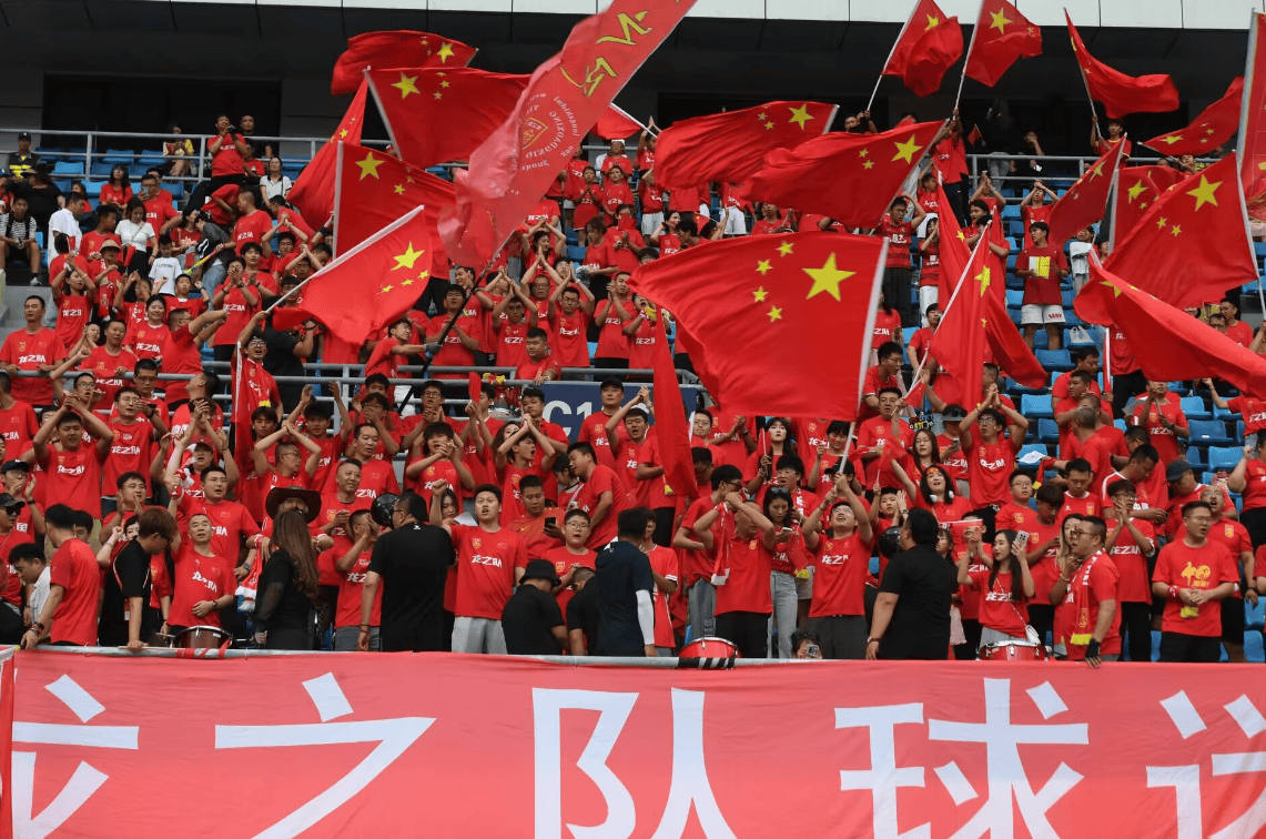 杏彩体育入口-中国女足队员心系国旗，誓言夺冠