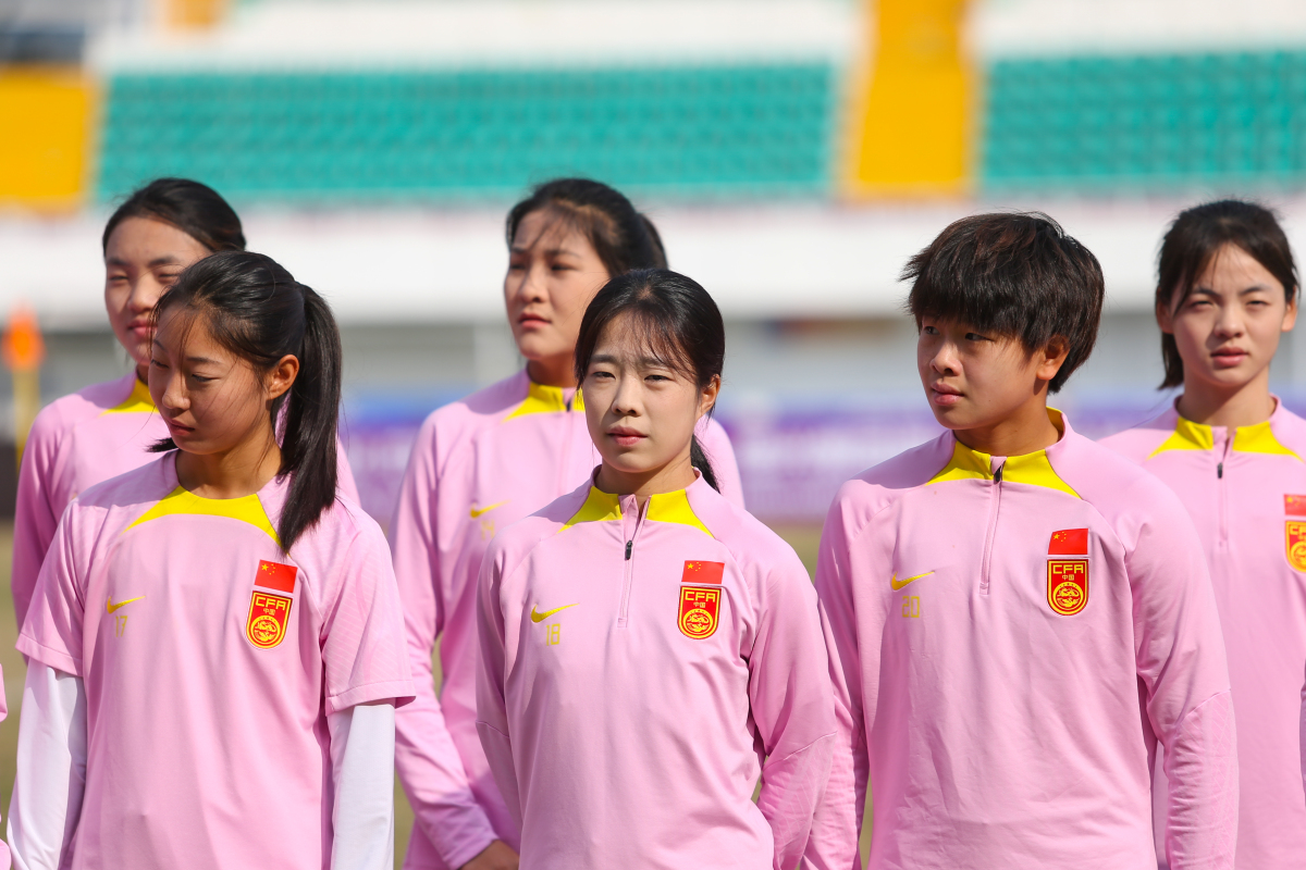 杏彩体育app-秘鲁女足运动员勇敢拼搏，成功晋级下一轮比赛