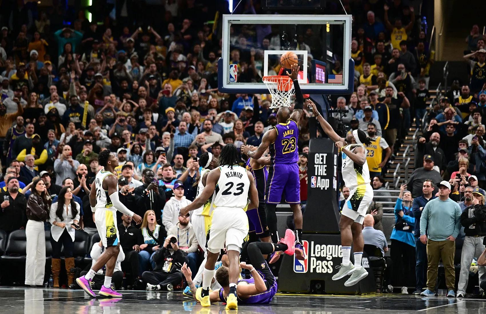 看点十足,球场争先恐后的比拼的简单介绍 看点十足,球场争先恐后的比拼的简单介绍