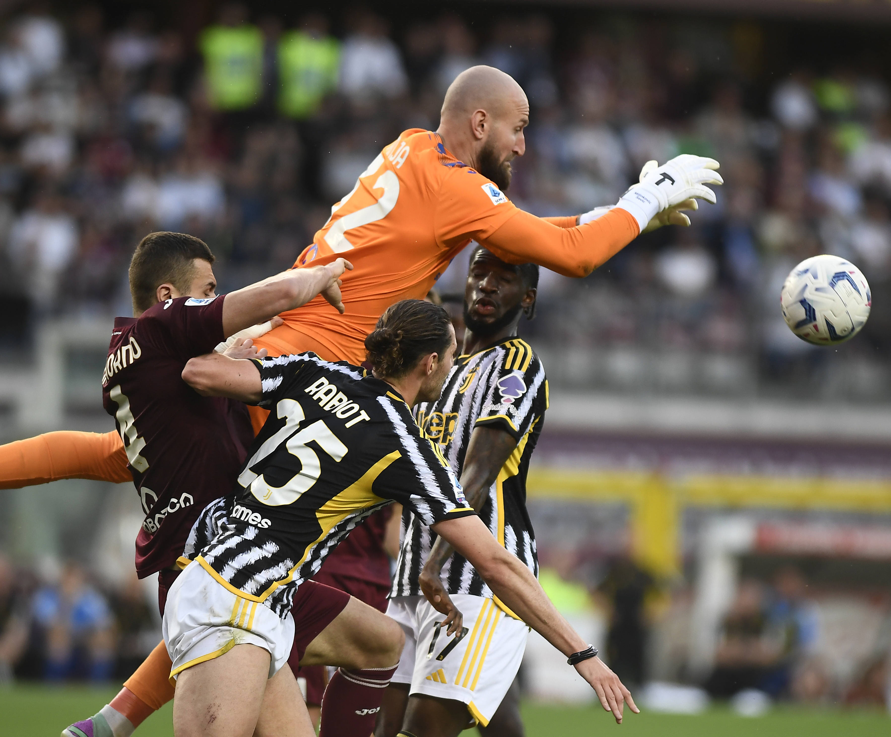 关于都灵客场险胜,门将最后时刻神勇扑出点球的信息 关于都灵客场险胜,门将最后时刻神勇扑出点球的信息