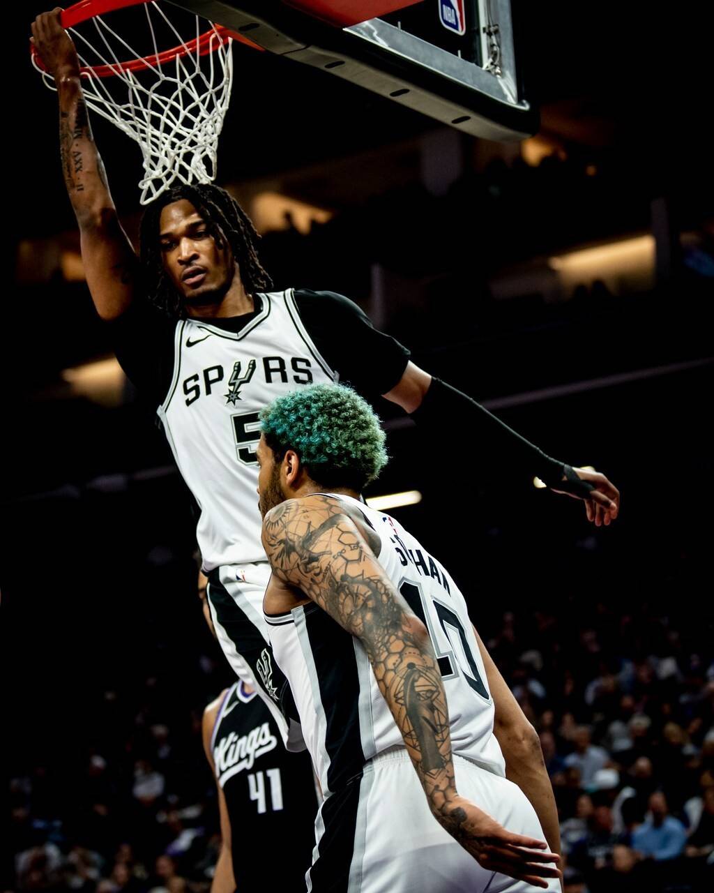 斯顿遭驱逐，森林狼负马刺