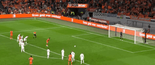 波兰队逆转瑞典，成功杀入欧预赛半决赛对阵英格兰